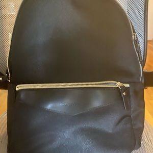 Mommore black bag with changing diaper slip and bottle wrap inside! Excellent ♥️